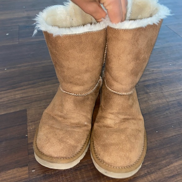 Ugg Bailey Bows size 7 - Picture 2 of 4